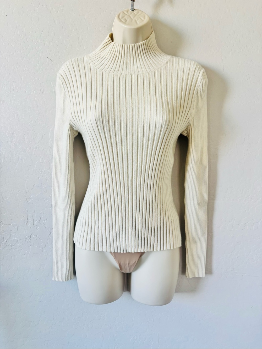 MOUSSY Ribbed Cream Turtleneck Sweater - Women's Knit Pullover